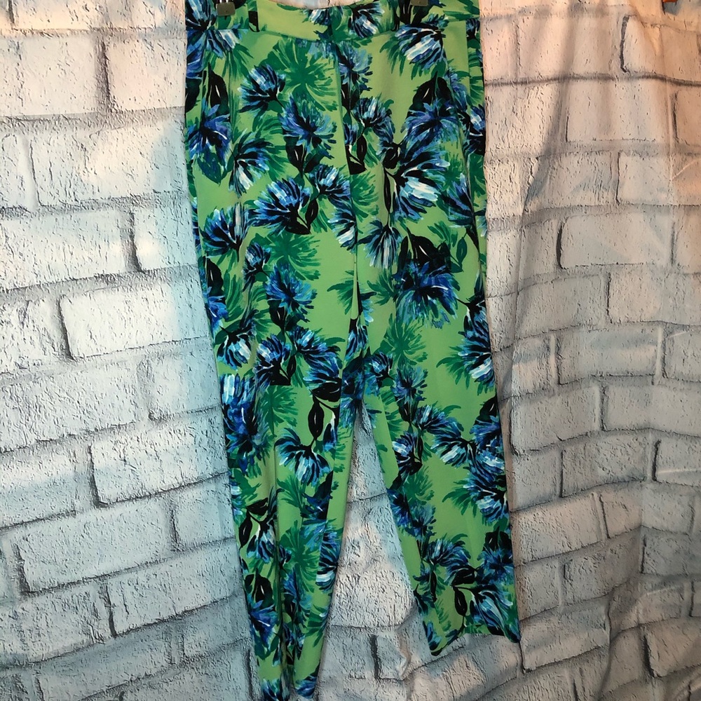Avery tropical lined capris. Size 30
